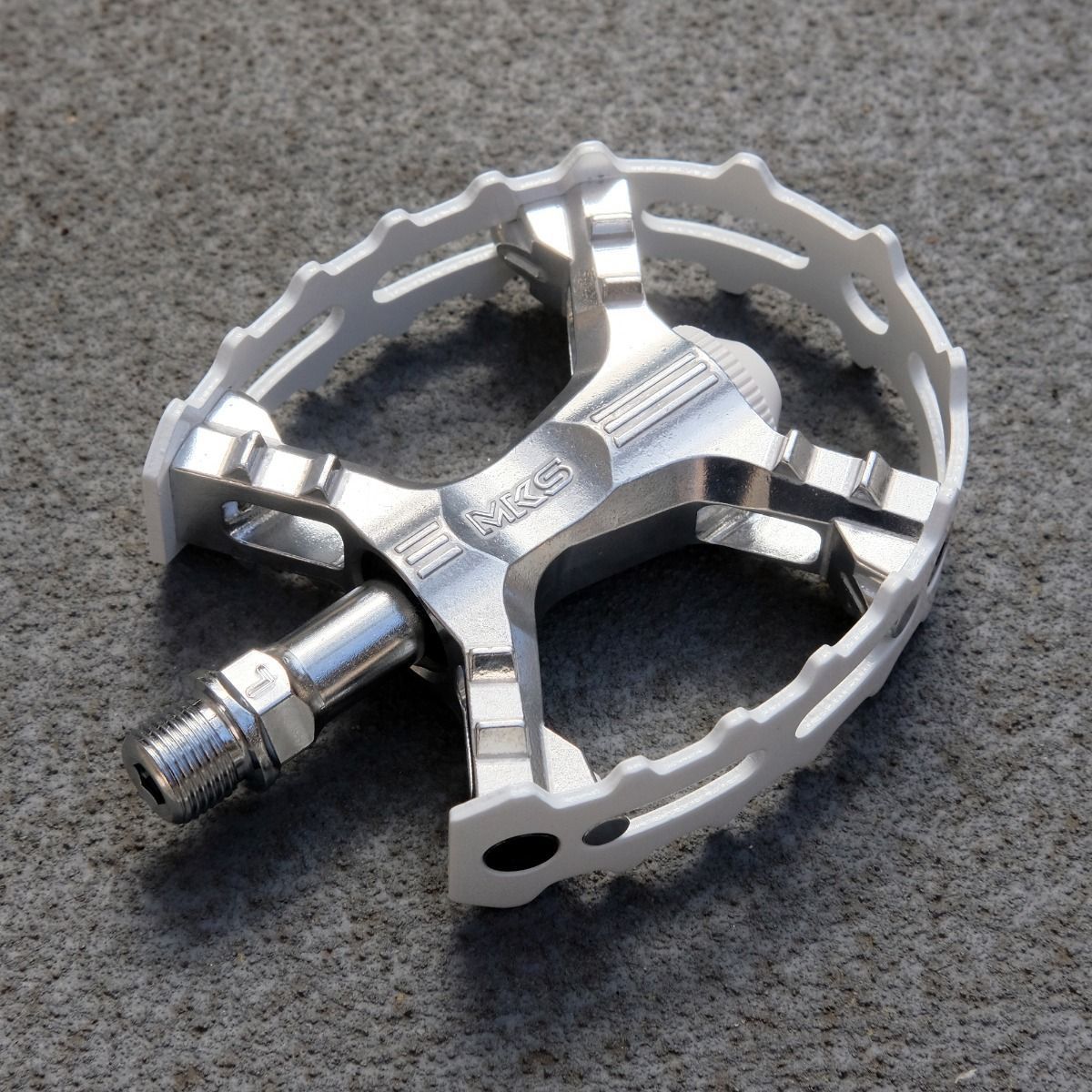 MKS XC-III Pedals 9/16 silver/white