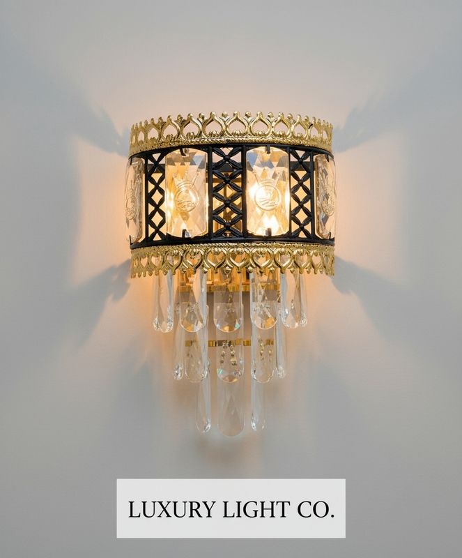 Majestic Noir Wall Sconce