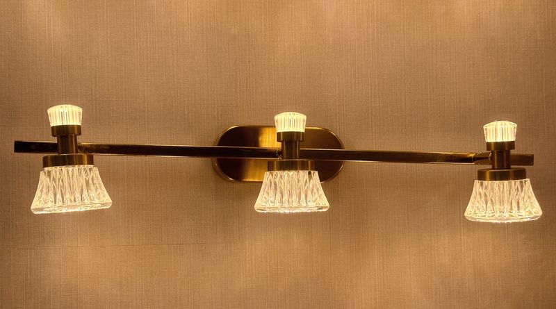 Château Bloom Vanity Light Mirror Gold &amp; Fluted Crystal Series