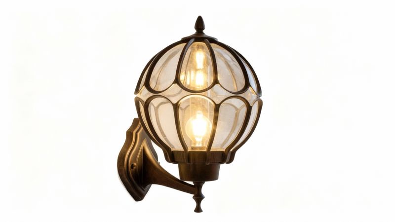 Cambridge Globe Lantern – Wrought Iron &amp; Amber Glass