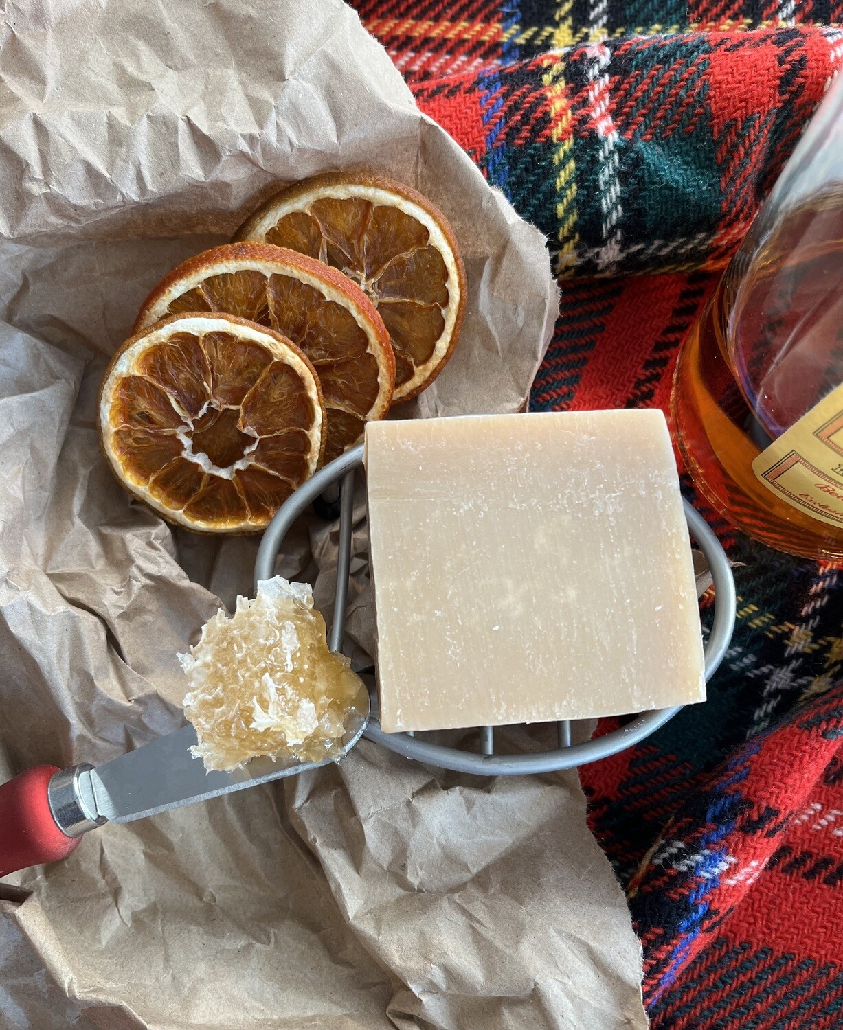 Ugly Pieces: Warm Toddy - Limited Edition Soap
made with brandy and a touch of honey