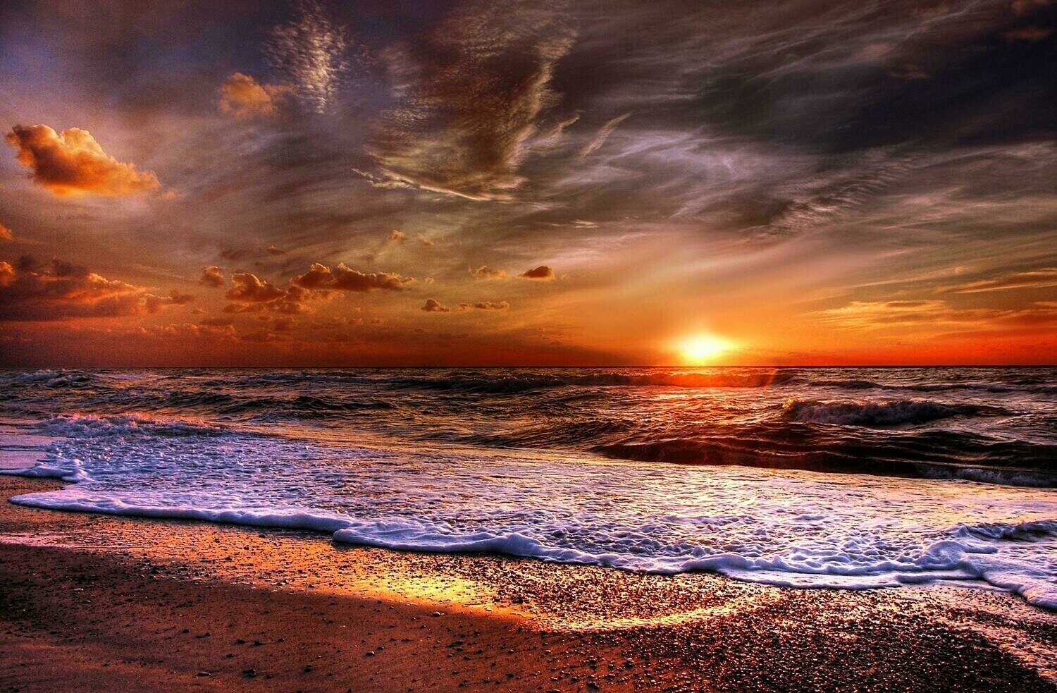 Beach And Clouds at Sunset - Full Drill Diamond Painting - Specially ordered for you. Delivery is approximately 4 - 6 weeks.