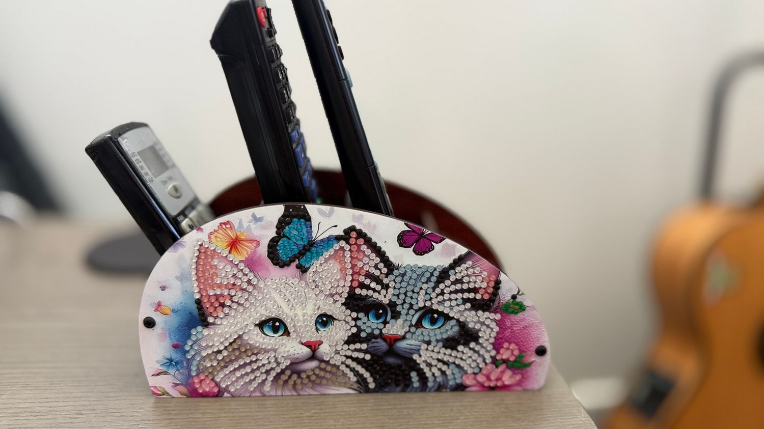 Kittens remote/desktop organiser