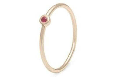 Anello sottile in oro rosa 9 kt con rubino naturale