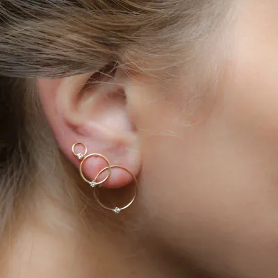 Mono Orecchino Filodamore in Oro Giallo 9kt Cerchio medio e Diamante Bianco