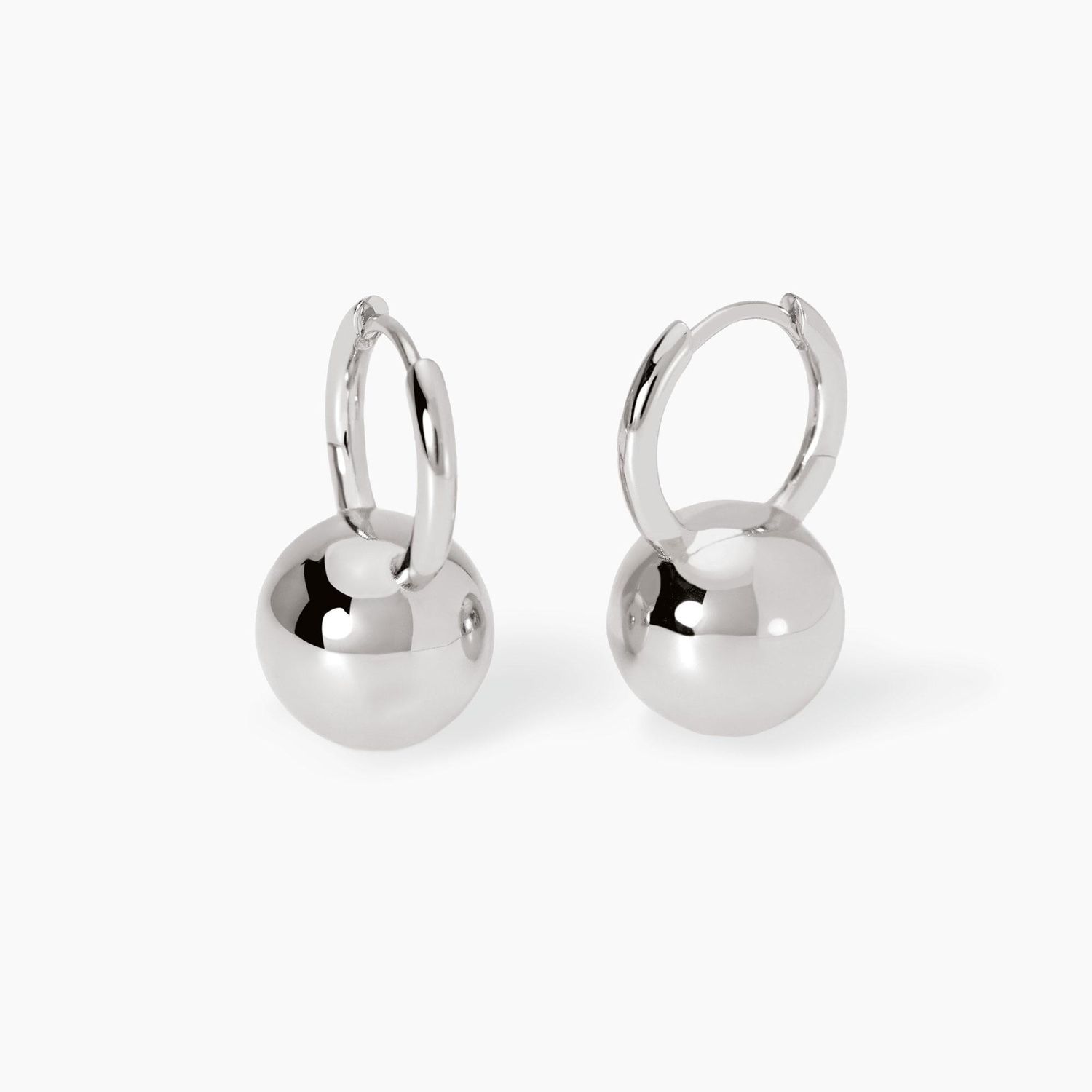 Orecchini a cerchio con sfera Boule
