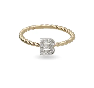 Anello Filodamore intreccio in Oro Giallo 9kt e iniziale di diamanti bianchi Anello Filodamore intreccio in Oro Giallo 9kt e iniziale di diamanti bianchi