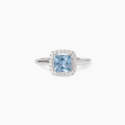 Anello in argento con acquamarina sintetica e zirconi taglio princess Cool or Rétro? Anello in argento con acquamarina sintetica e zirconi taglio princess Cool or Rétro?