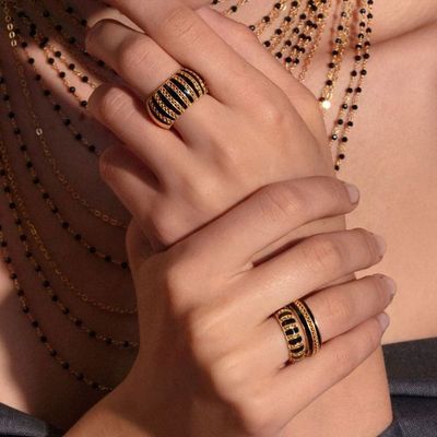Anello fascia Trame con smalto nero