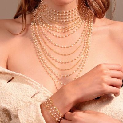 Girocollo/Chocker 3 fili Trame con rosario di perle bianche e catene
