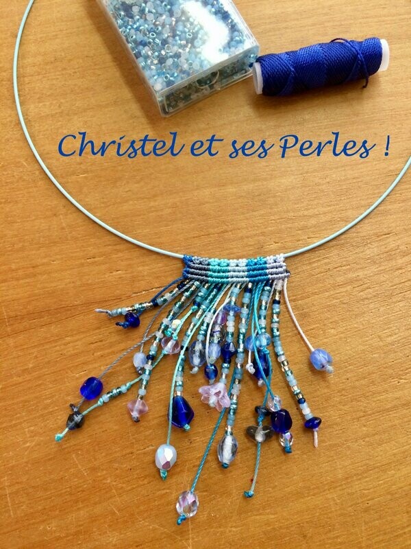 Pendentif macramé et perles Froufrou bleu