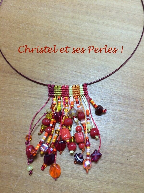 Pendentif macramé et perles Froufrou rouge