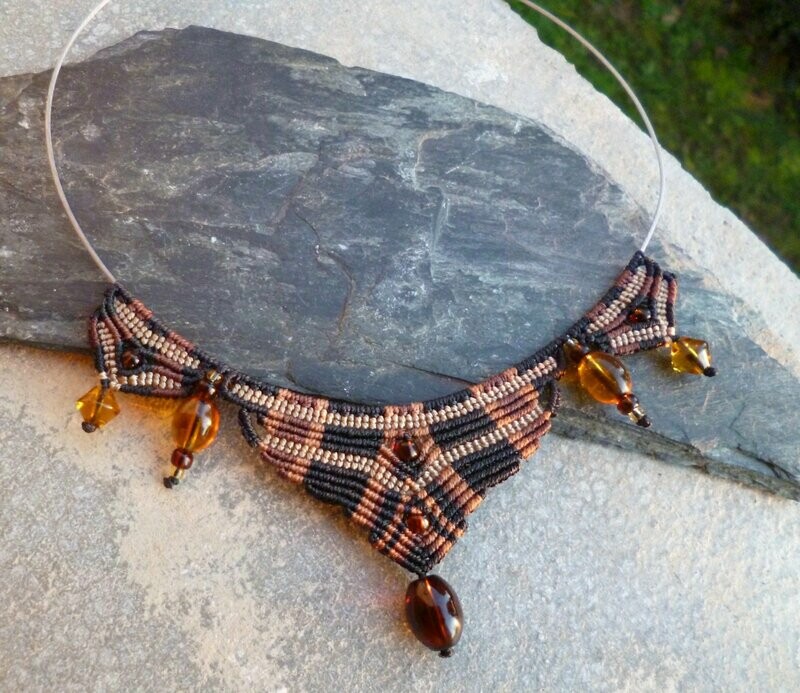 Collier Ethnique sur câble rigide