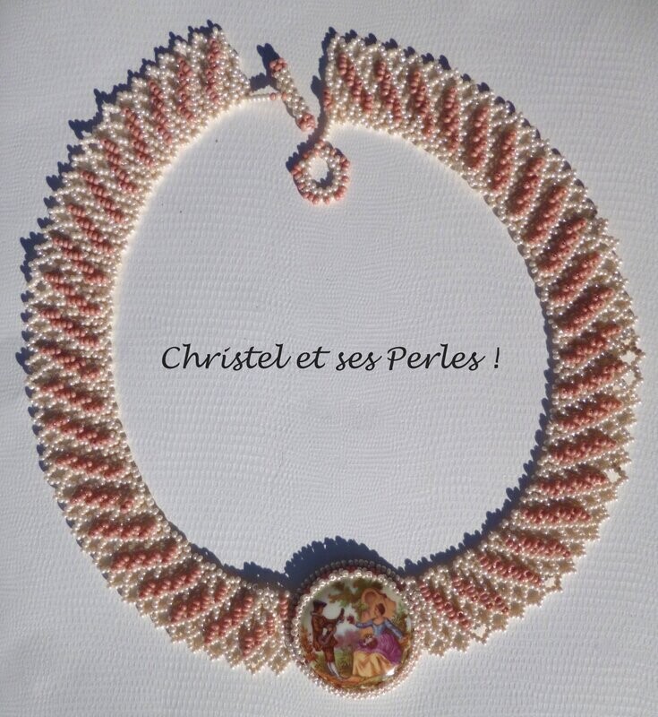 Collier romantique décor porcelaine peinte