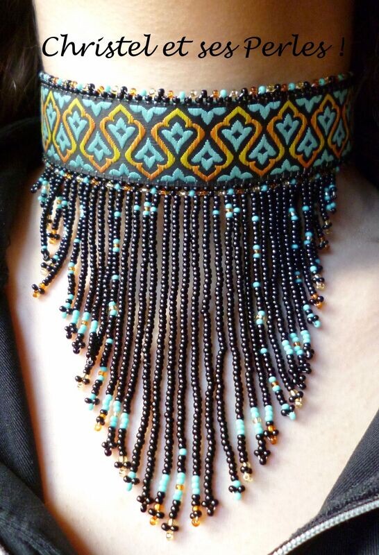 Collier ras cou galon tissu et franges perlées