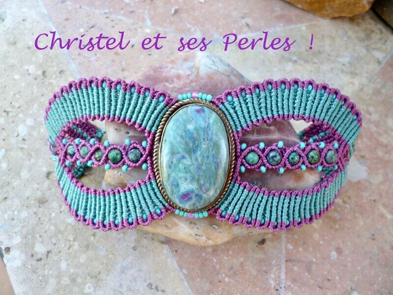 Bracelet macramé manchette avec Fuchsite inclusion Rubis