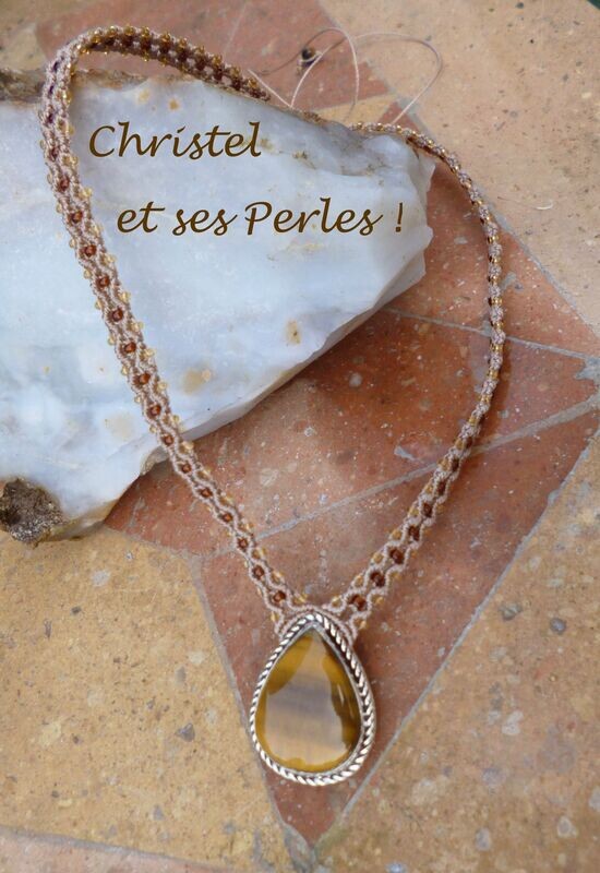 Collier macramé et Oeil de Tigre serti sur laiton argenté