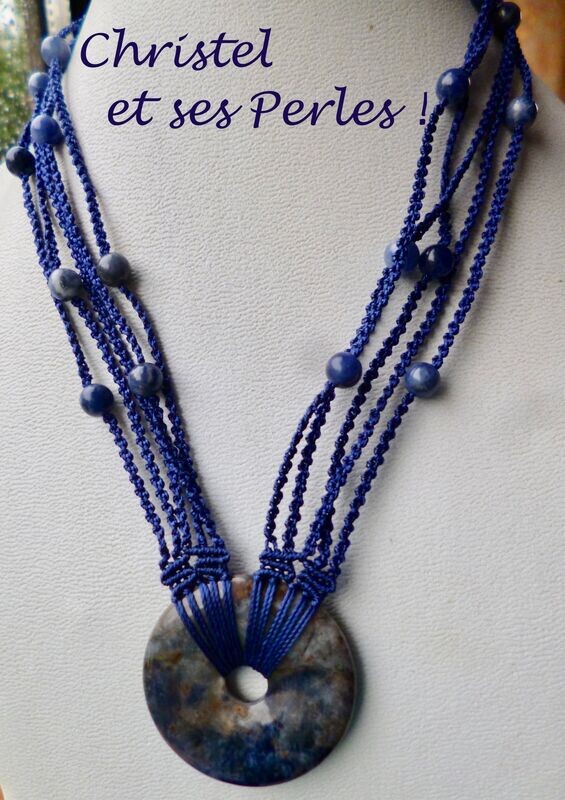 Collier macramé et donut en SODALITE
