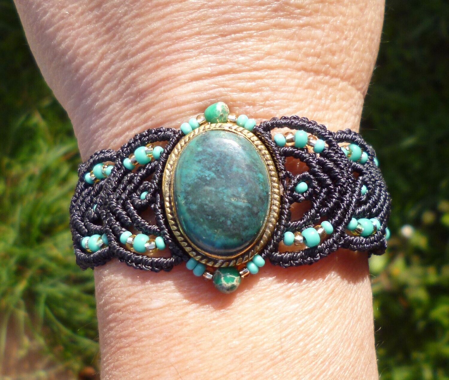 Bracelet macramé et Turquoise du Tibet sertie