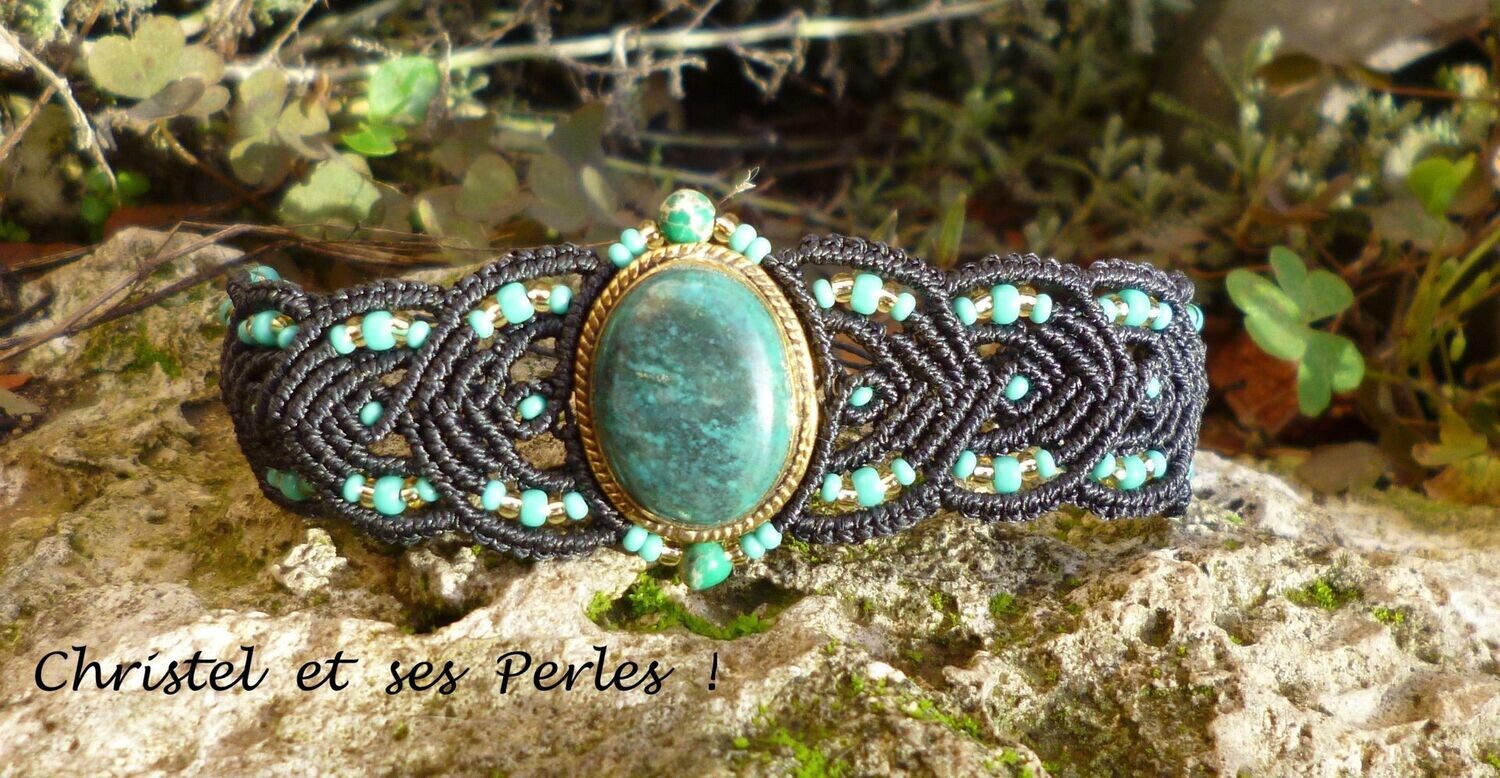 Bracelet macramé et Turquoise du Tibet sertie