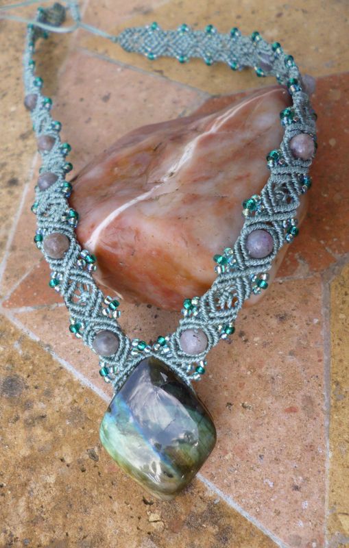 Collier macramé et Labradorite forme losange