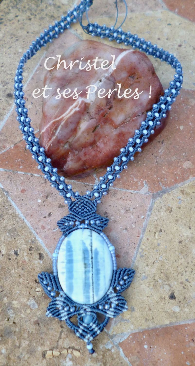Collier macramé feuilles Elfiques et Opale bleue