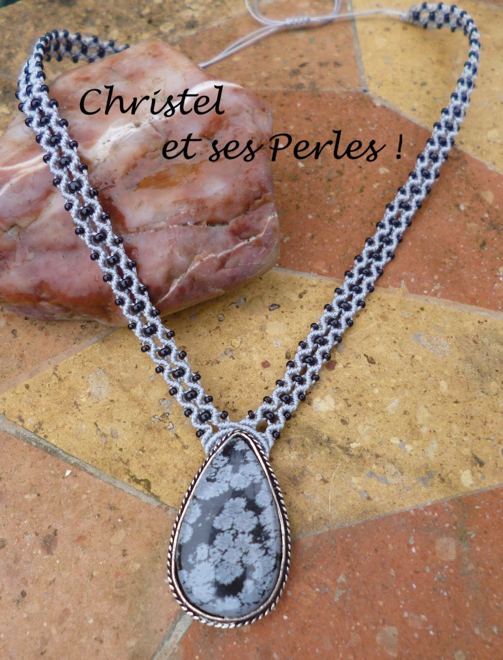 Collier macramé et Obsidienne flocon de neige sertie sur laiton argenté