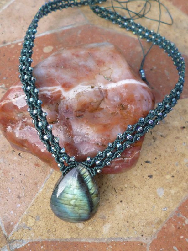 Collier macramé et Labradorite verte