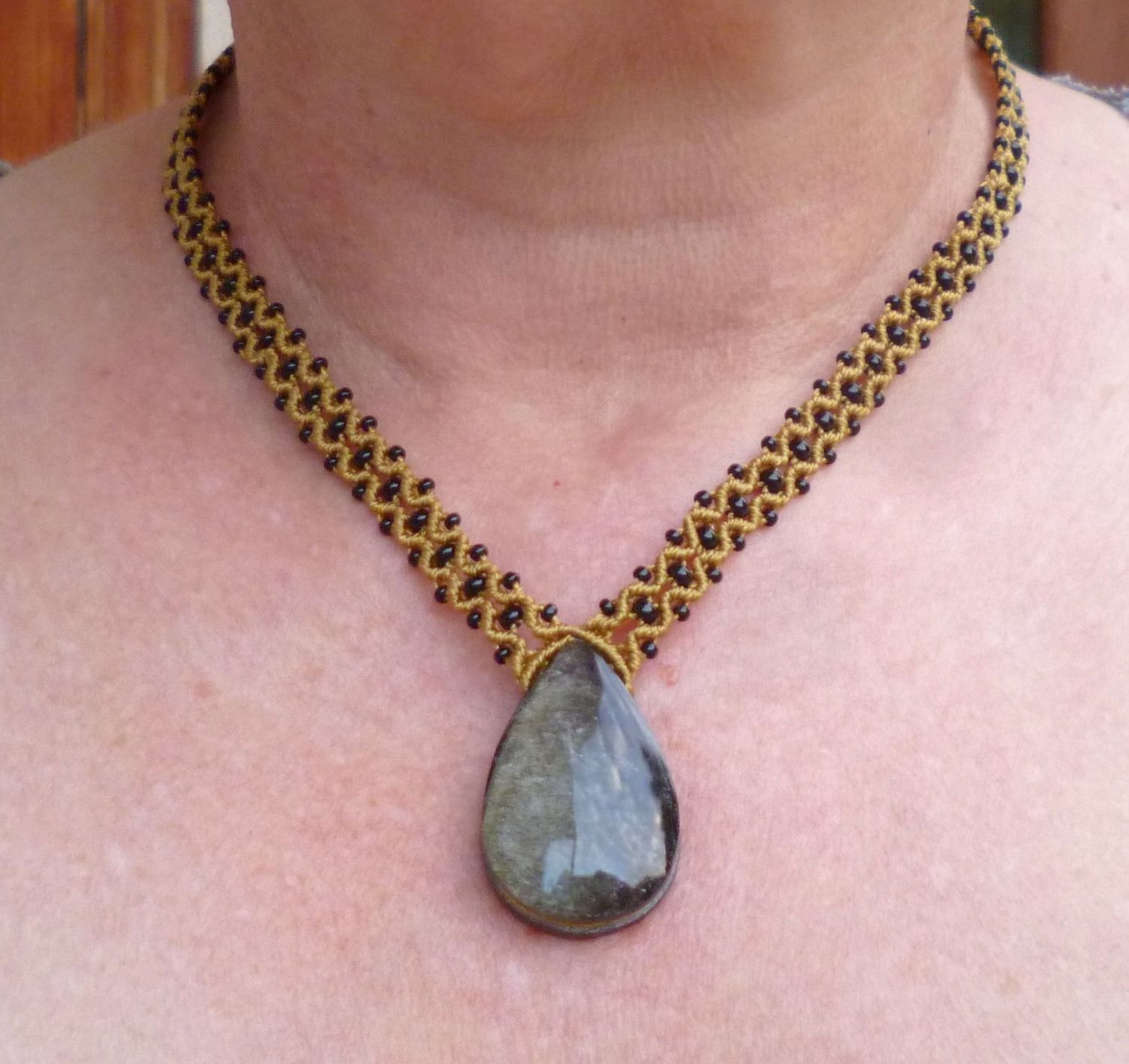 Collier macramé et Obsidienne dorée