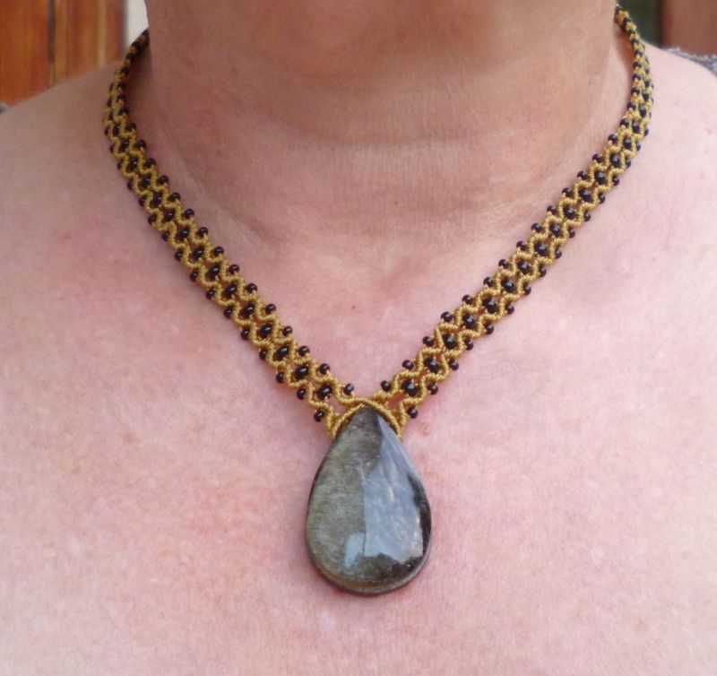 Collier macramé et Obsidienne dorée