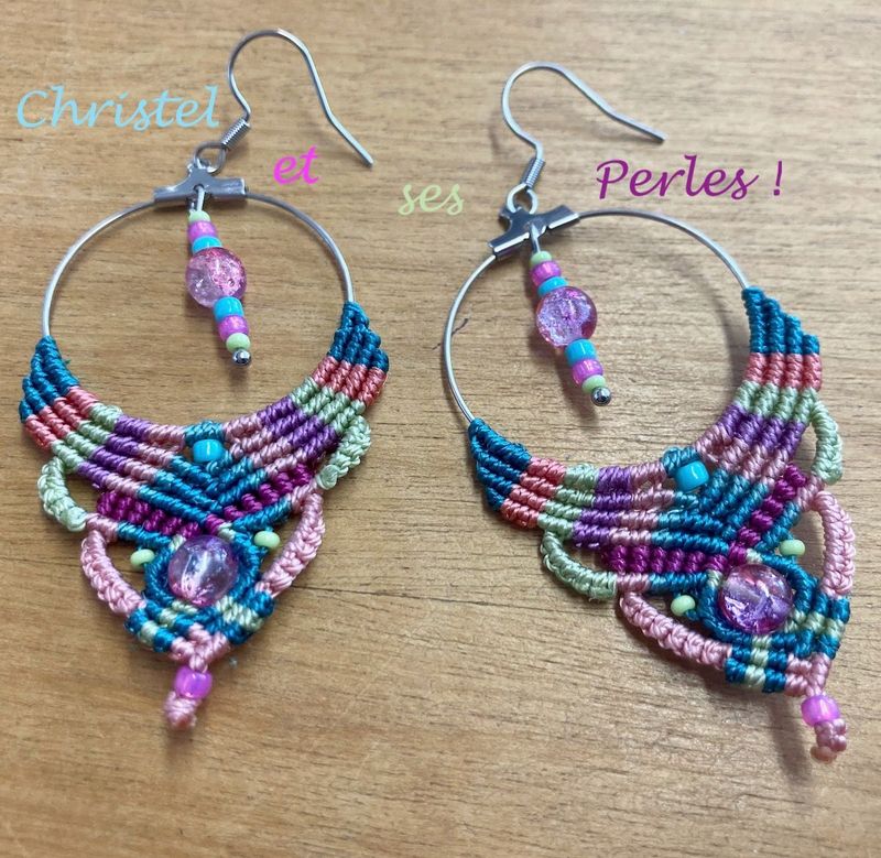 Boucles d'oreilles macramé sur créoles