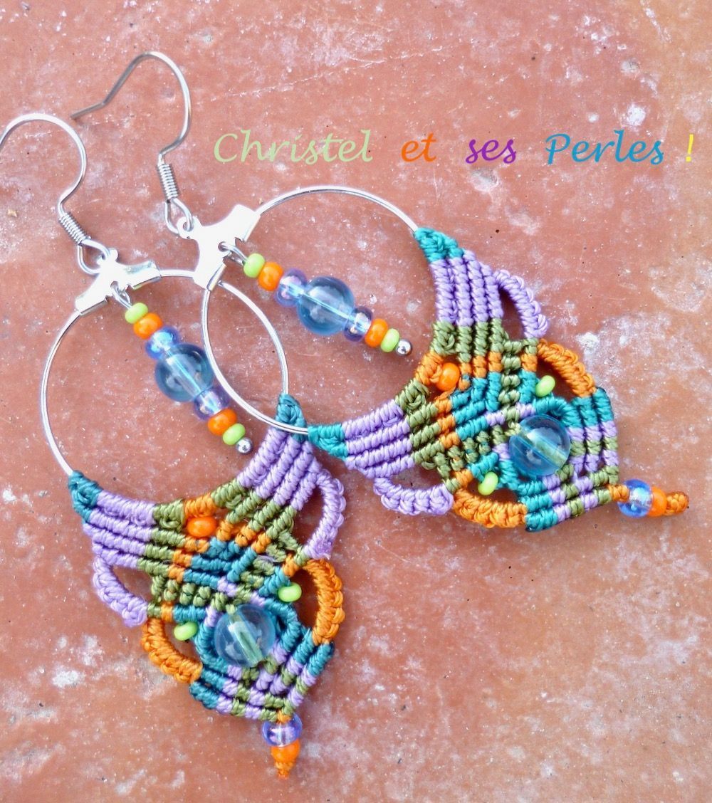 Boucles d'oreilles macramé multicolores sur créoles