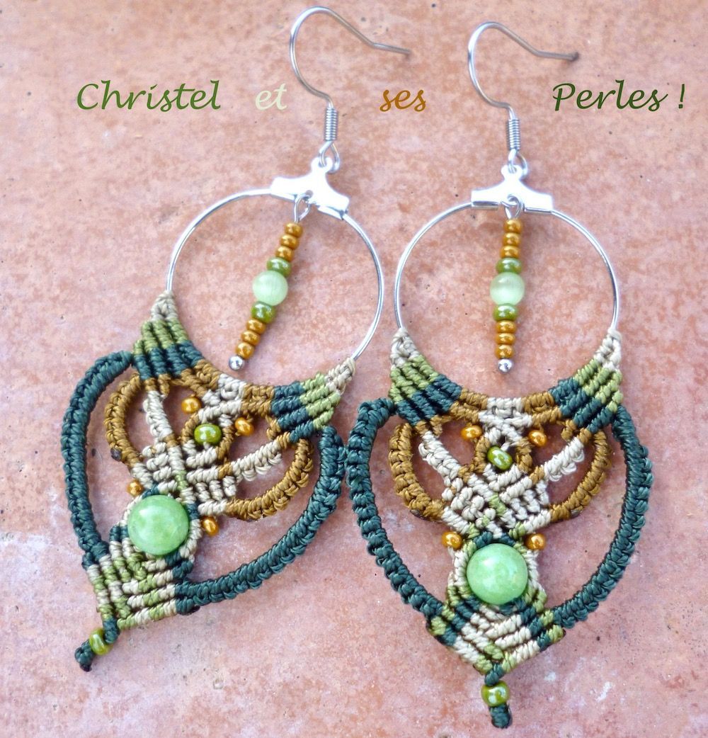 Boucles d'oreilles macramé multicolores sur créoles