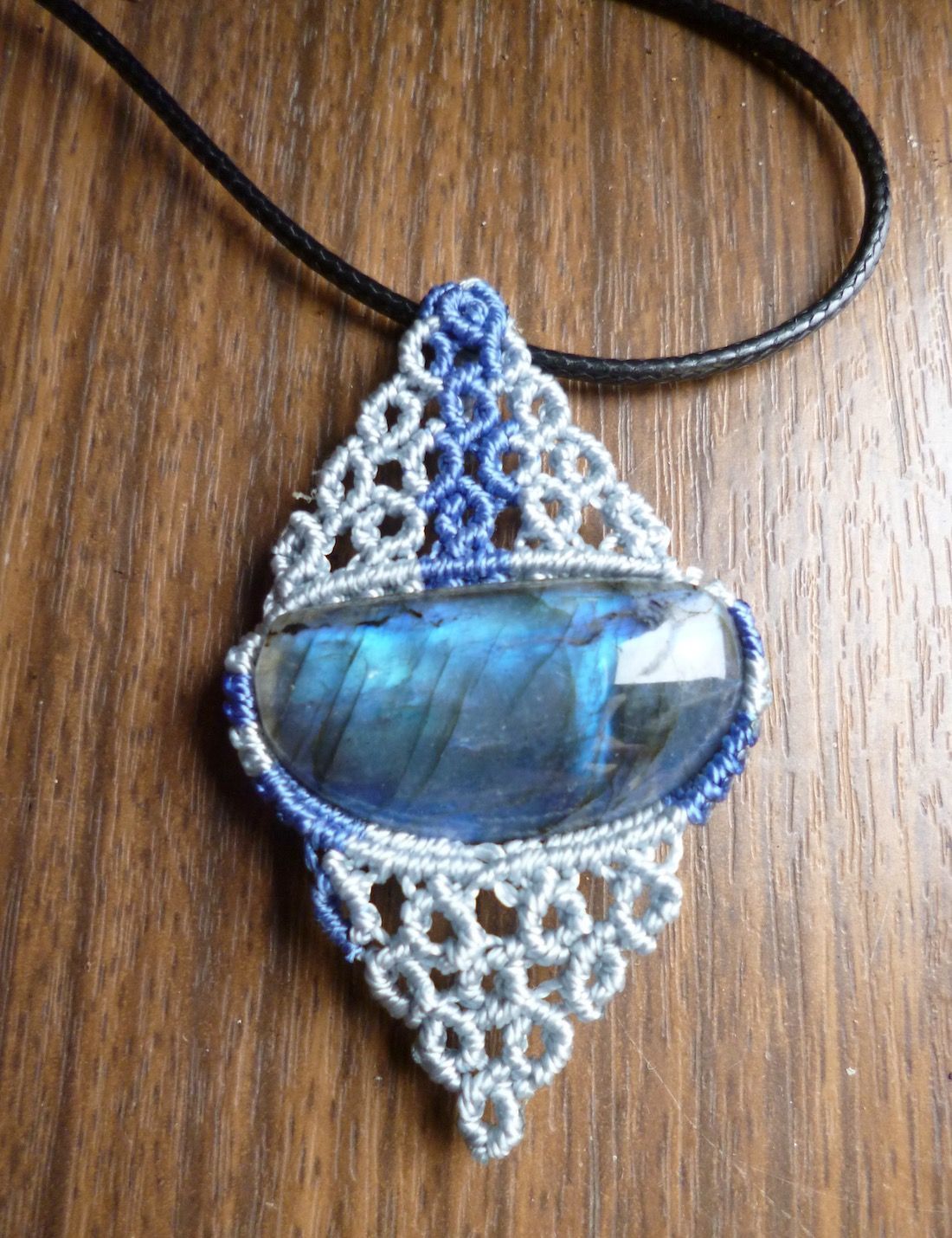 Pendentif macramé et Labradorite