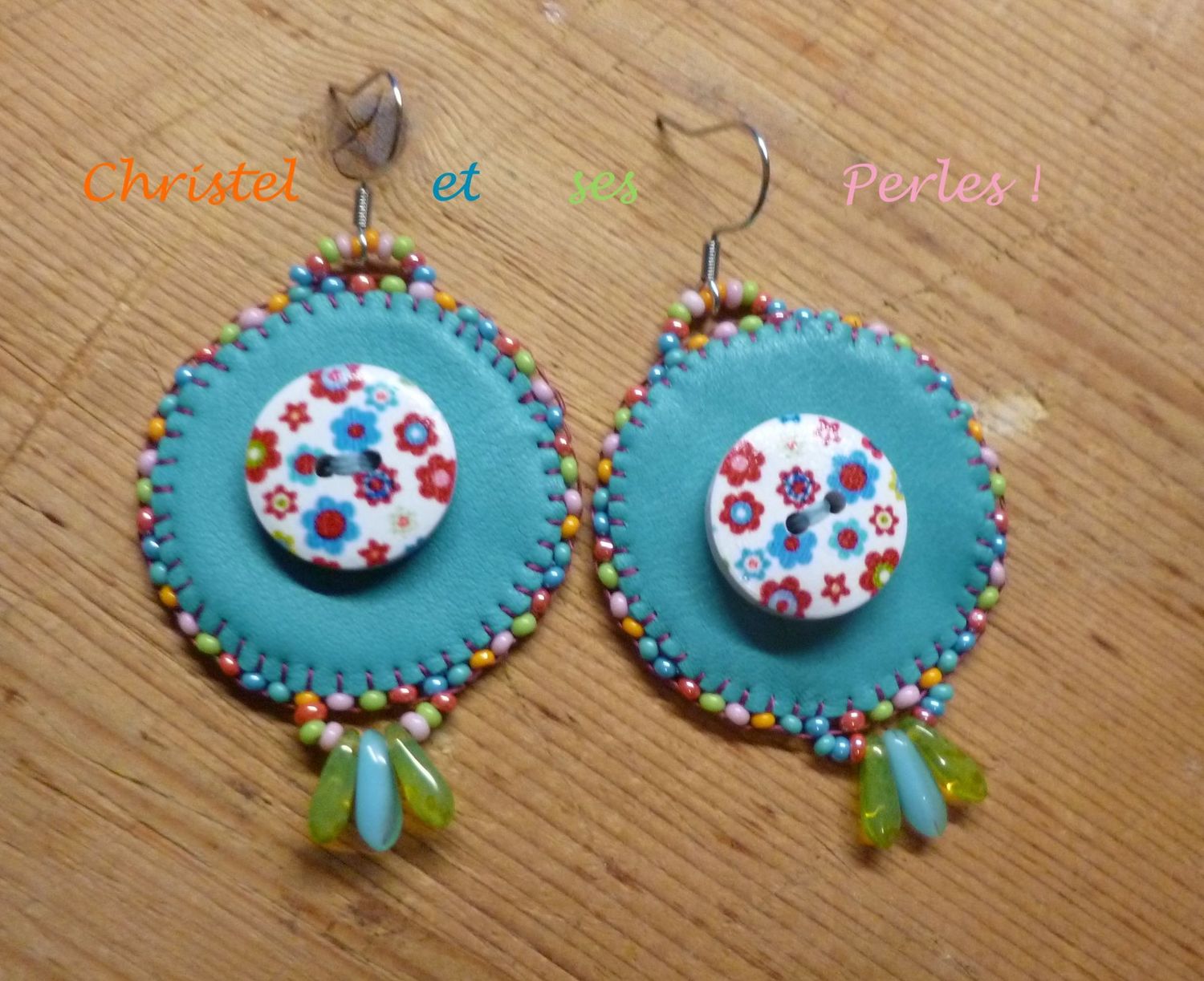 Boucles d'oreilles rondes, cuir et boutons