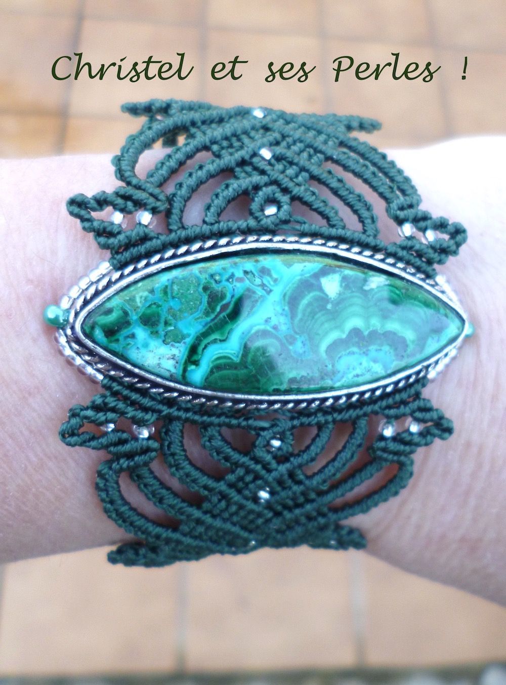Bracelet macramé avec Malachite et Chrysocolle sertie laiton argenté