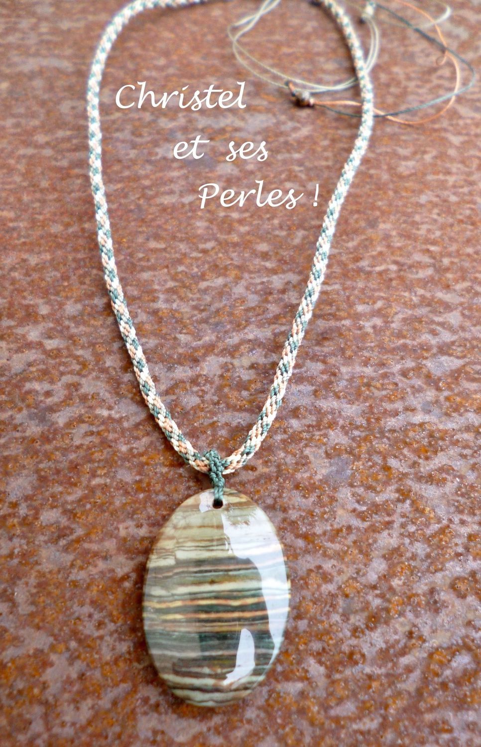 Pendentif mixte, avec Jaspe et tour de cou macramé