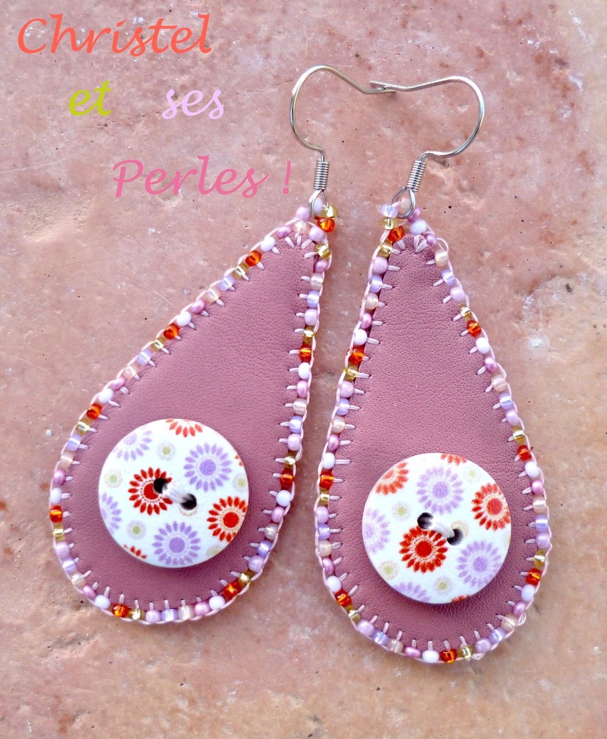 Boucles d'oreilles rondes, cuir et boutons