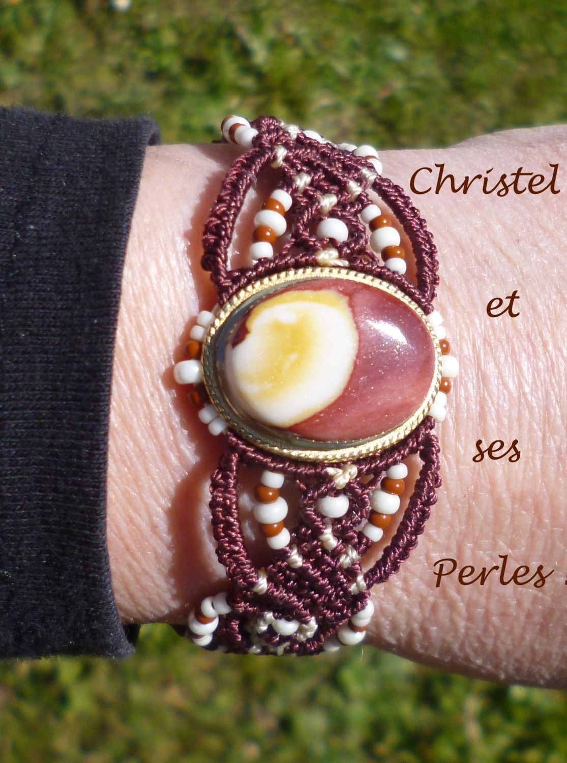 Bracelet macramé et Mookaite sertie de laiton