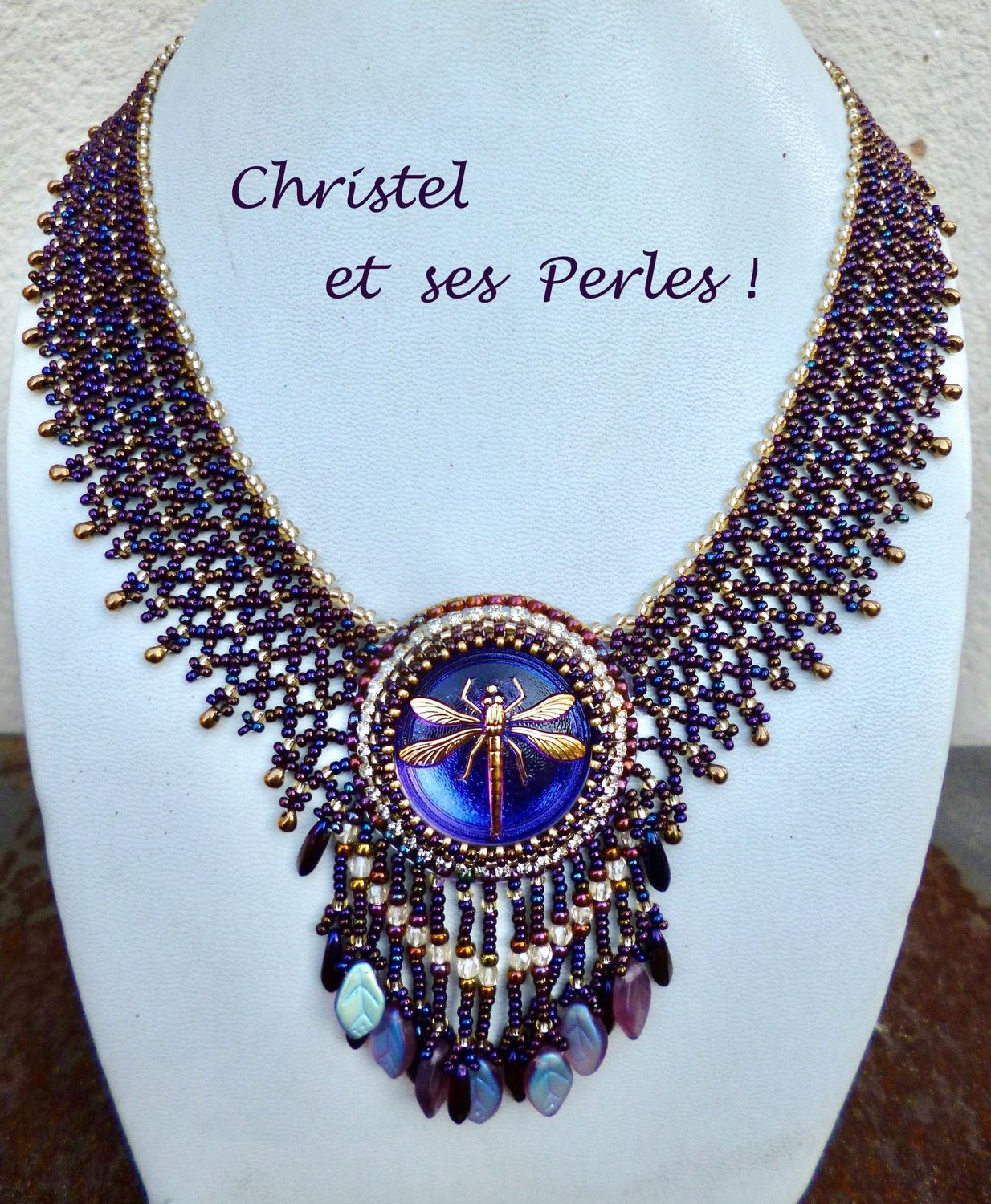 Collier perlé large et baroque, Libellule, violet irisé