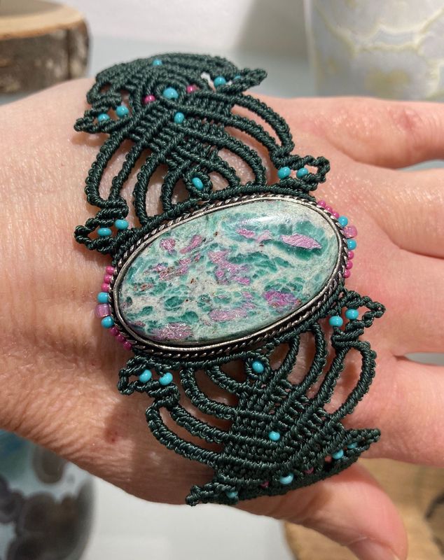 Bracelet macramé et Fuchsite rubis