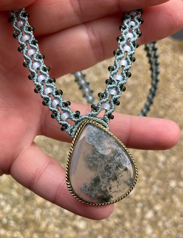 Collier macramé et Agate mousse sertie