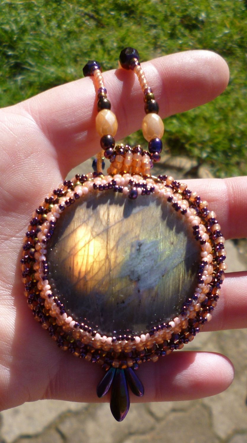 Collier avec Labradorite ronde aux reflets dorés