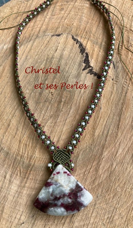 Collier macramé et Toumaline rubis