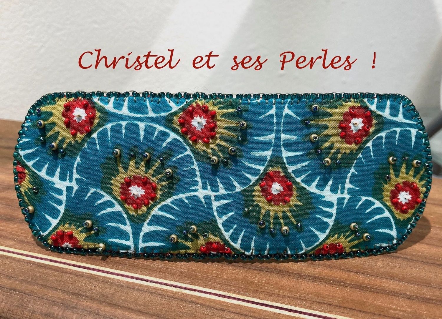 Grande barrette, tissu brodé et cuir