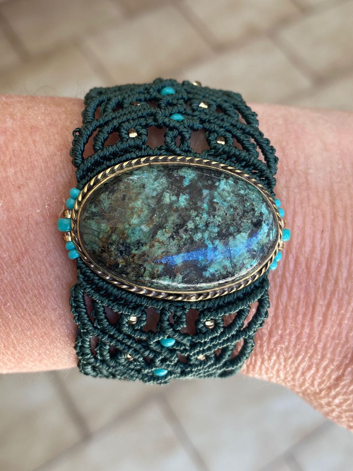 Bracelet macramé baroque et Turquoise africaine sertie