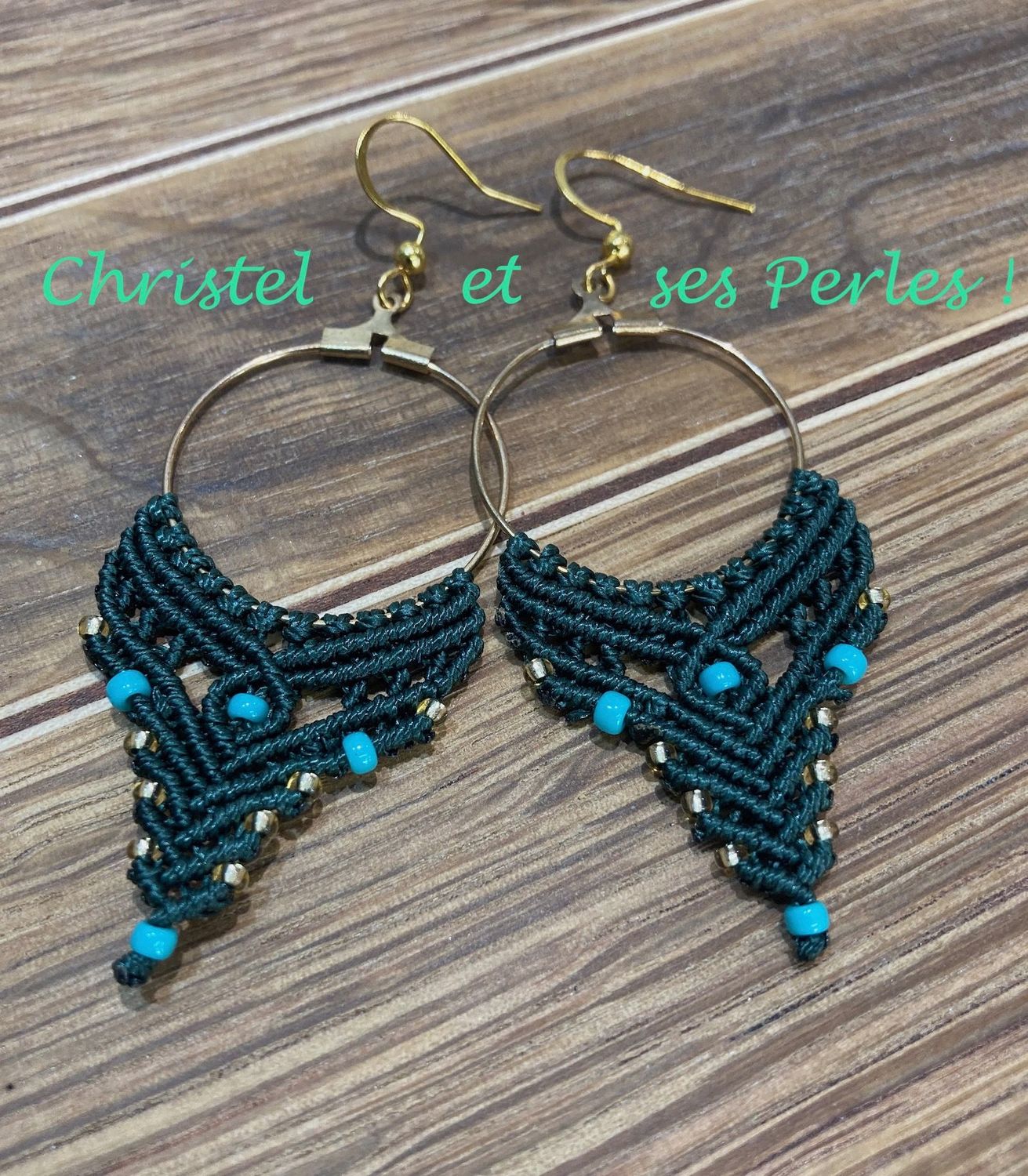 Boucles d'oreilles macramé sur créoles
