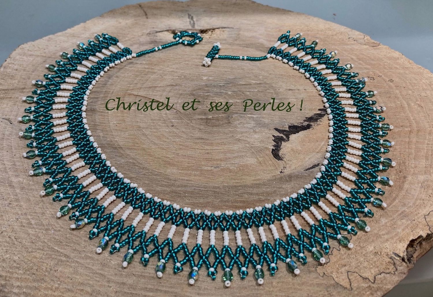 Collier perles vert Emeraude et crème