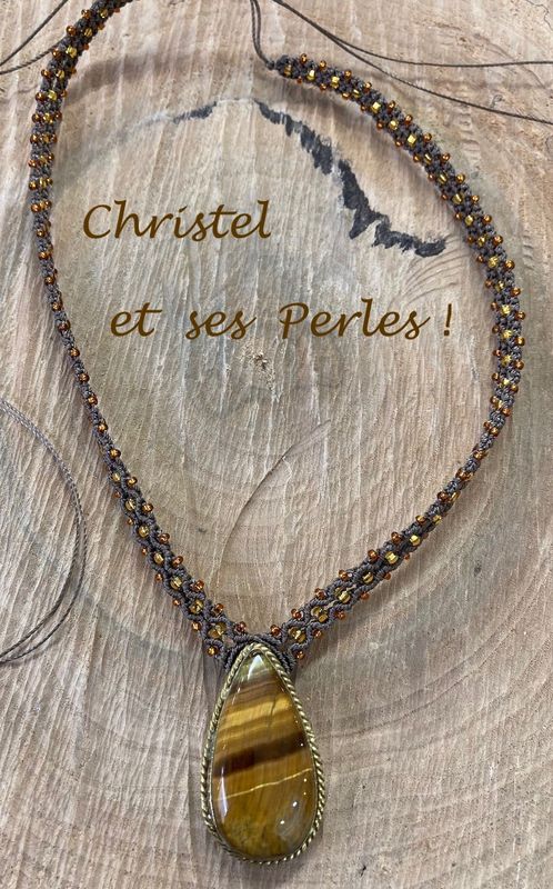 Collier macramé et Oeil de Tigre serti de laiton