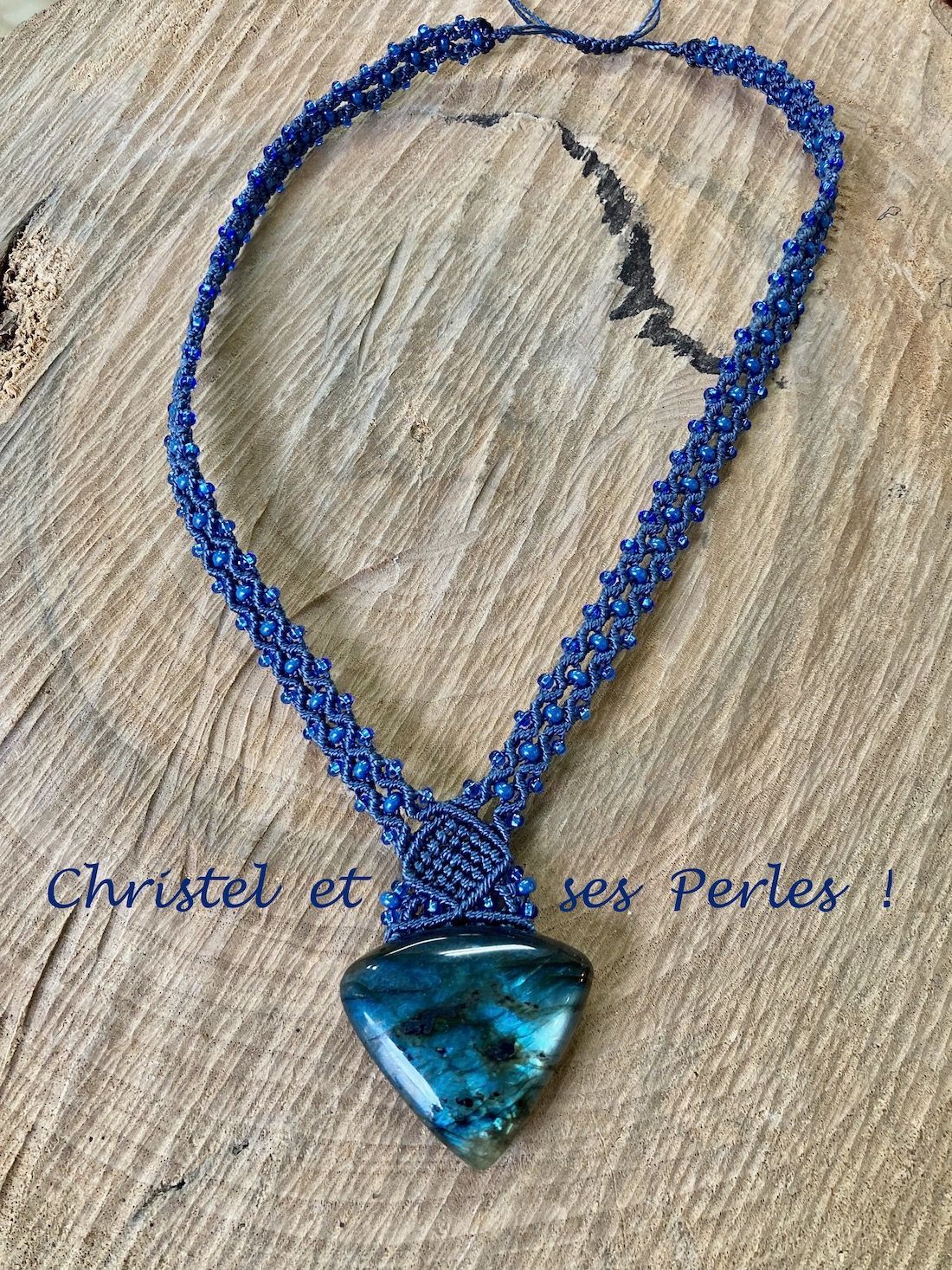Collier macramé et Labradorite bleue triangle